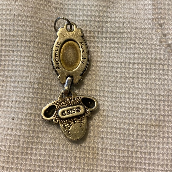 Elegant Silver and Opal Pendant - Picture 6 of 7